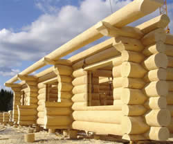 Рубленый деревянный, бревенчатый дом